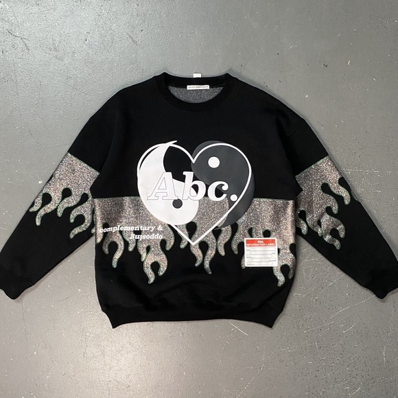 ✨ADVISORY BOARD CRYSTALS✨ABC Valentine Yin Yang Crewneck Sweater - Picture 3 of 6